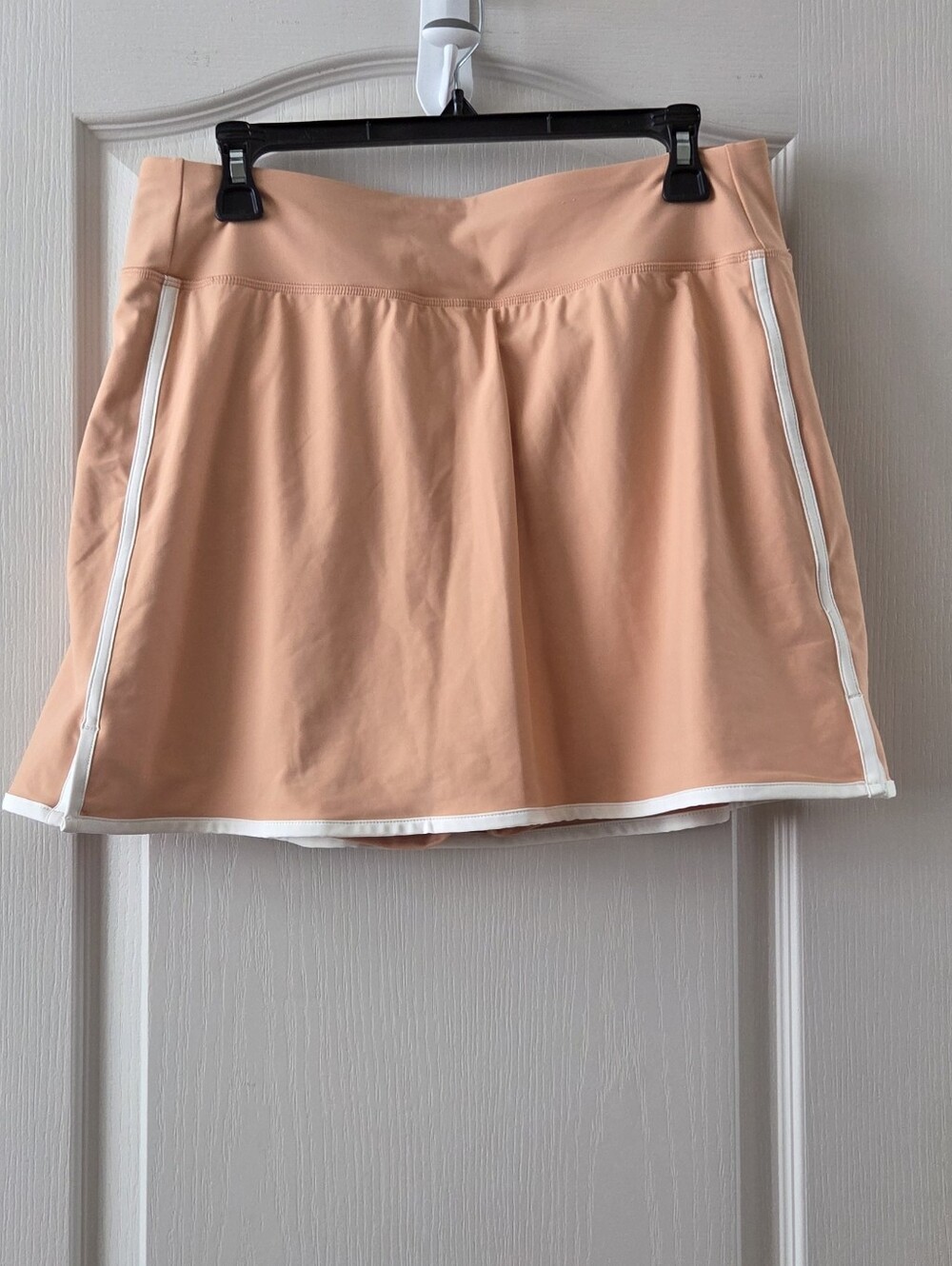 Peach A-Line Active Skort with White Trim SZ L